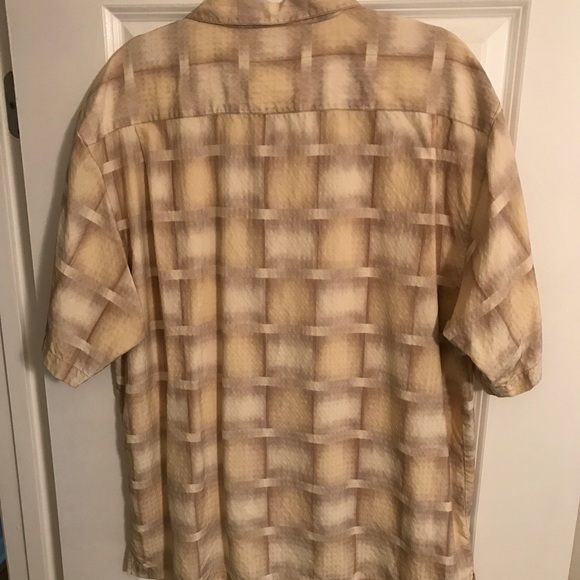 SOLD!! Tommy Bahama Mens Short Sleeve Button Up Shirt Tan, Gold & Brown - Picture 6 of 6